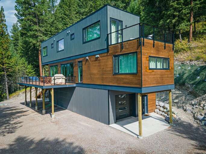 Modern meets Montana with the Timber Haus` unique design | Exterior